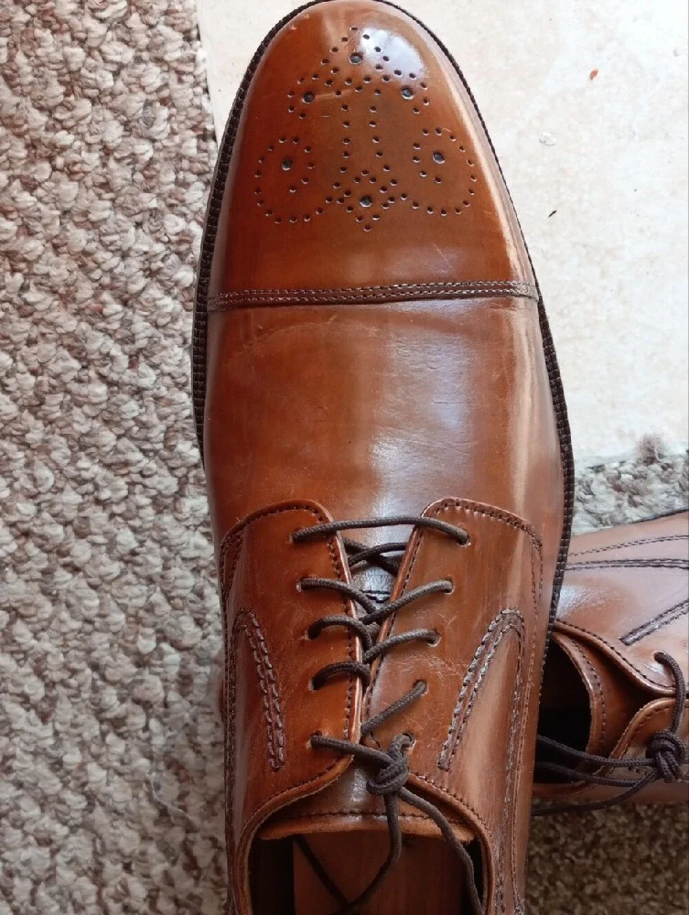 Johnston & Murphy Tan Leather Cap-Toe Oxfords with Brogue Medallion